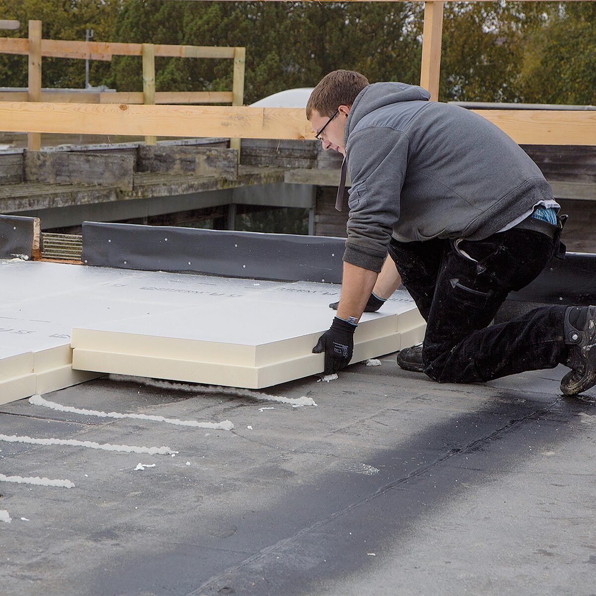 DACH-Klebeschaum 1K DACH-Klebeschaum 1K