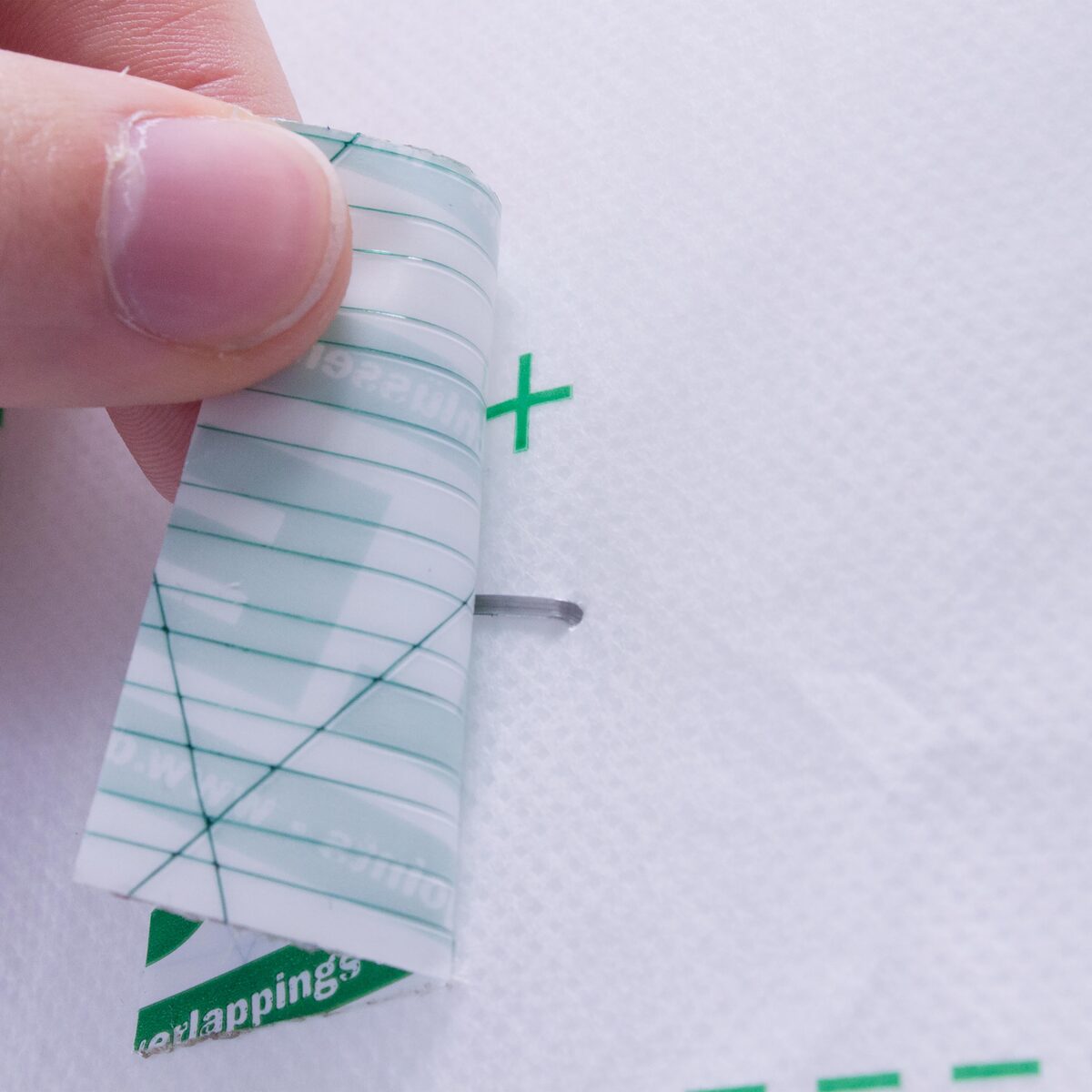 TACOFLEX® Tackerpflaster Klebeband für Tackerstellen TACOFLEX® Tackerpflaster Klebeband für Tackerstellen